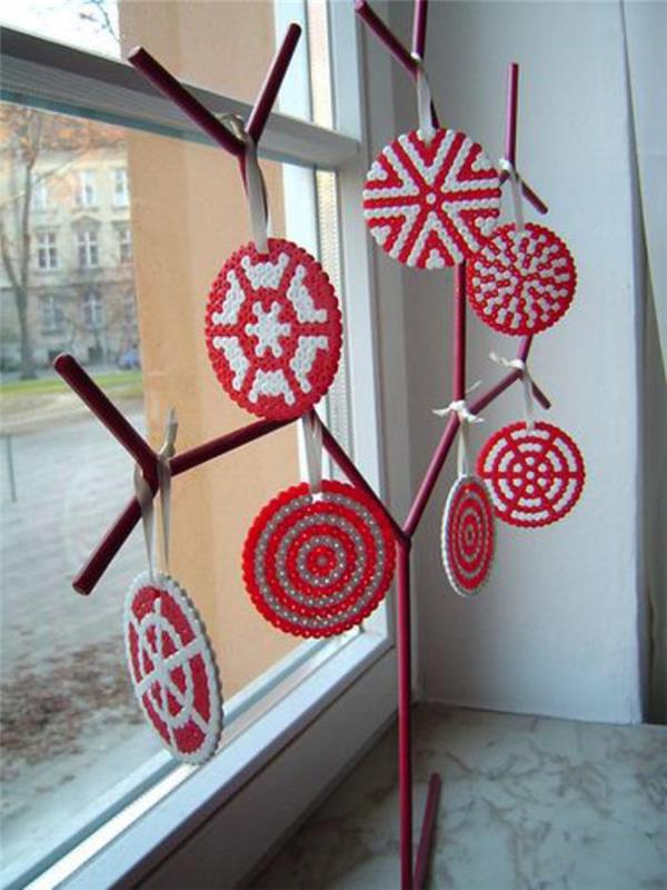 železo-na-kroglicah-original-božična dekoracija