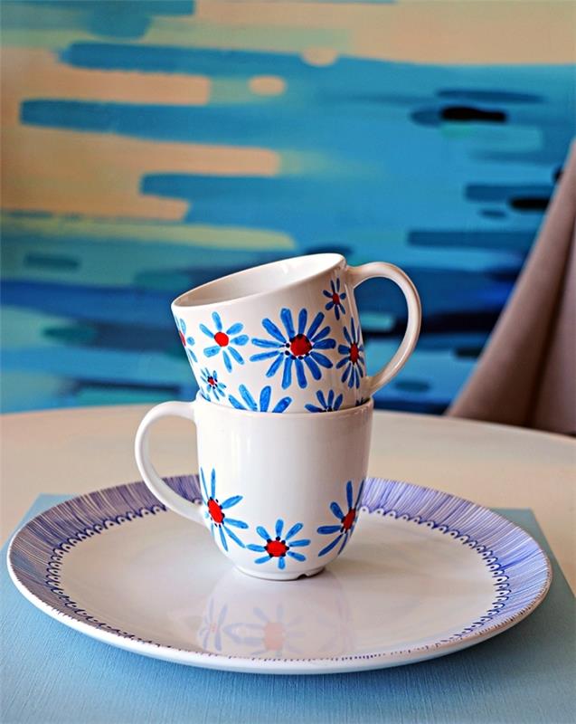 prilagodite porcelanski skodelico s keramično poslikavo, bele skodelice za kavo, okrašene z modrimi cvetovi iz porcelanastega filca