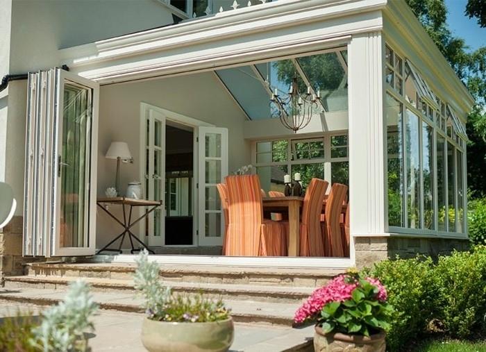 maža, moderni veranda, įrengta kaip valgomasis-modelis-of-a-PVC-veranda-stogas-stiklo veranda