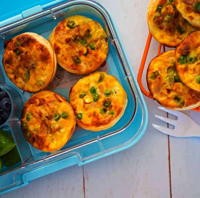 mini tuno kišenė be tešlos, mini fritatos su daržovėmis ir tunu-sveikiems ir sotiems pusryčiams