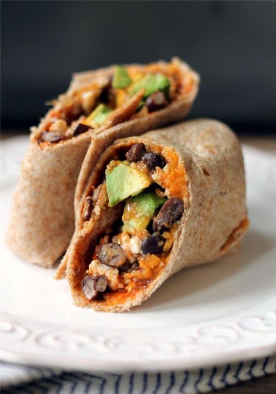 recept za vegetarijanske obloge iz sladkega krompirja in fižola za visoko beljakovinski zajtrk, kaj jesti za zajtrk