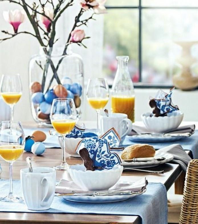 Velykų pusryčiai-deco-stalas-eaques-geniale-en-bleu-stalas-papuoštas stiliumi