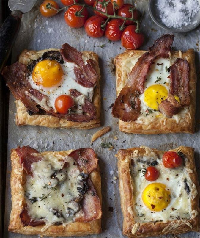 paskalya kahvaltısı için fikir, yumurta, pastırma ve peynirle süslenmiş puf böreği, paskalya menüsü, brunch