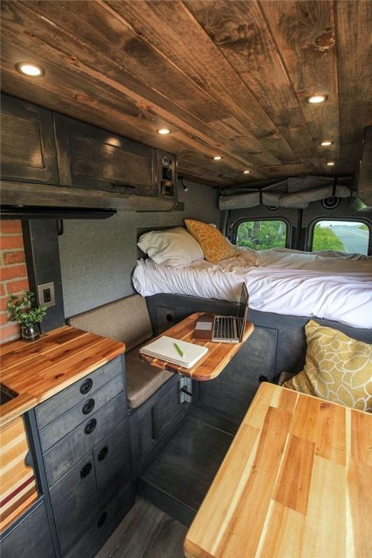 manjši predelani kombi razsvetljava elektrika homologacija kombi prevoz vozila prenova pohištvo temno lesena postelja