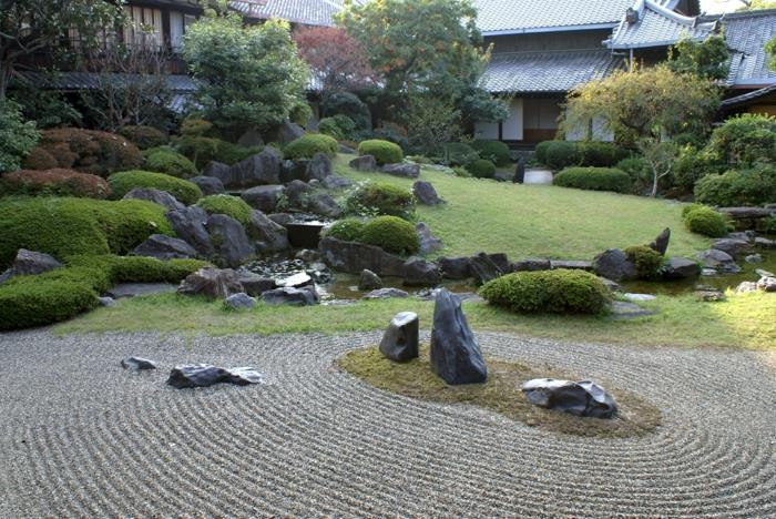 Majhen japonski vrt zen kamni Japonski vrt