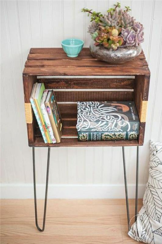 majhna dvorana-pohištvo-leseno-pohištvo-knjige-cvetlična blazina