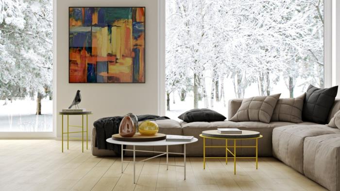 Salon Deco mir, ozadje trompe l'oeil, okrogle mizice, svetlo poslikan okvir, siv kotni kavč