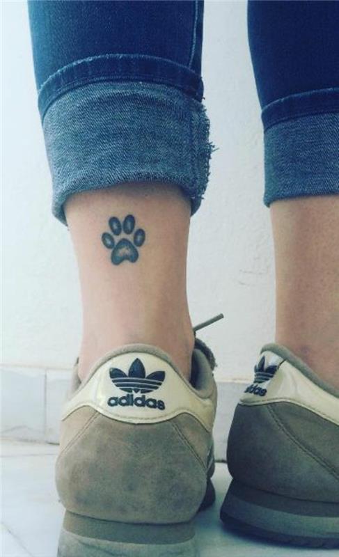 majhna tetovaža, tele mačje tačke, tetovaže jeansn za ljubitelje mačk