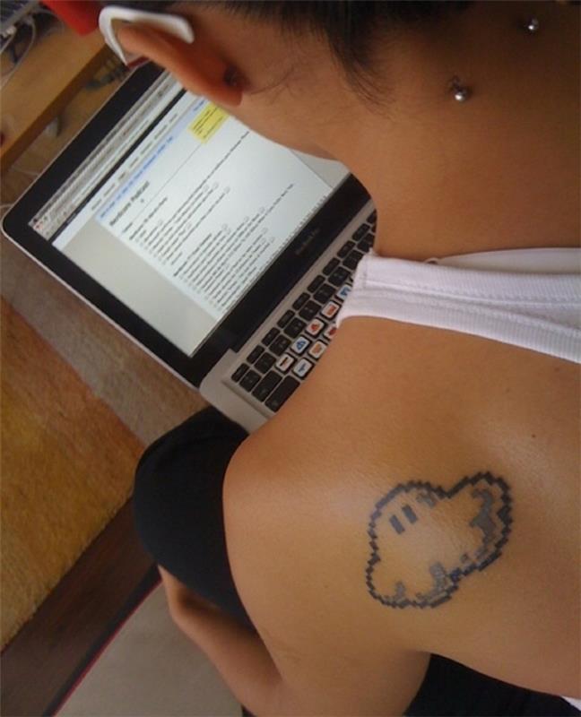 Mažos pečių tatuiruotės moterims Paprastos idėjos Piešimo tatuiruotės debesies pikseliai Pokemon Tamagochi