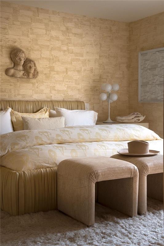 ideja za dekoracijo spalnice v nevtralnih barvah, peščena barva za spalnico, dekor odtenki bež