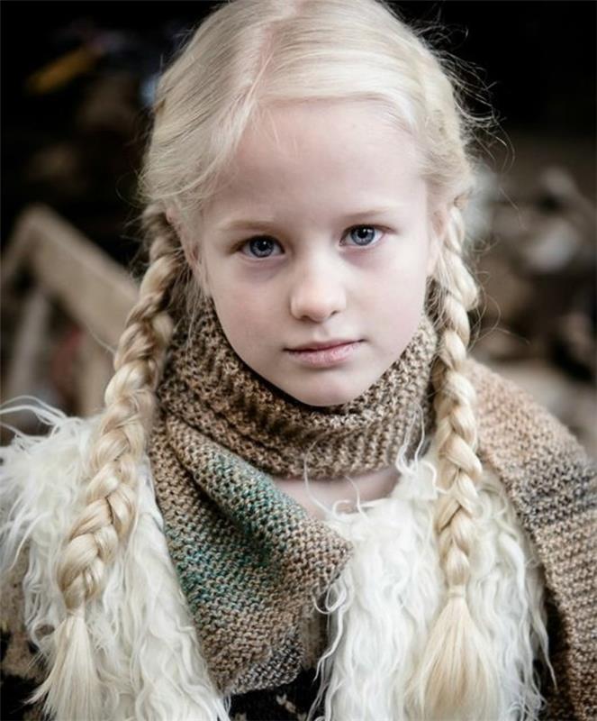 blondinė-grand-girl-with-cute-nerijos-tobulas-pasiūlymas-mergaitei su ilgais plaukais
