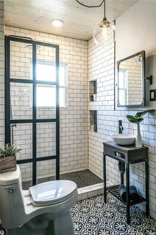 labai mažas vonios kambarys mažas vonios kambarys ribotos erdvės pramoninis stilius