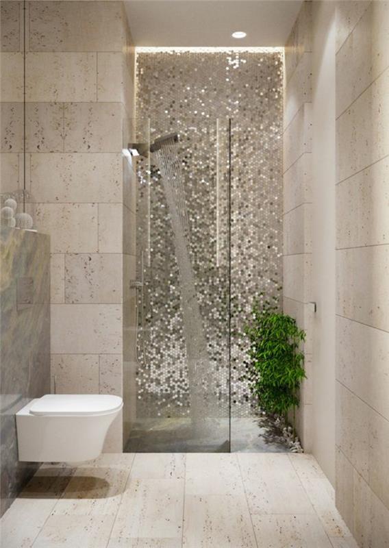 majhna kopalniška dekoracija, naravna kopalnica, italijanska prha s steno, prekrito s sijočimi svetlečimi delci, diskretna osvetlitev