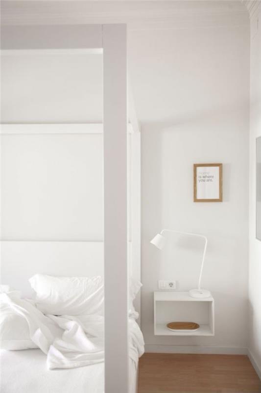majhna stranska miza-oblikovanje-stena-v-belem-lesu-svetle-lesena-tla-bele-stene