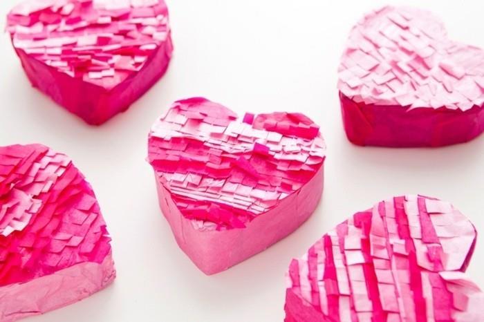 sevgililer-şeklindeki küçük kutular-tatlı-tatlılar-fikri-nasıl yapılır-sevgiliniz için-pinata-yapılır