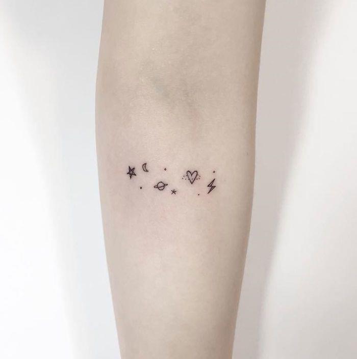küçük sağduyulu dövmeler kol yıldızlar gezegenler takımyıldızı mini çizim