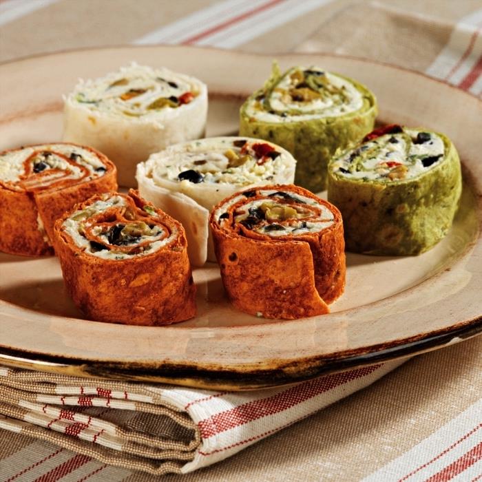 majhni tortiljini zavitki s kremnim sirom, olivami in papriko, prigrizki za 10 oseb