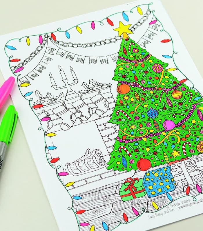 Kalėdų eglutės dažymo modelis su spalvotais žymekliais Kalėdų dekoravimui