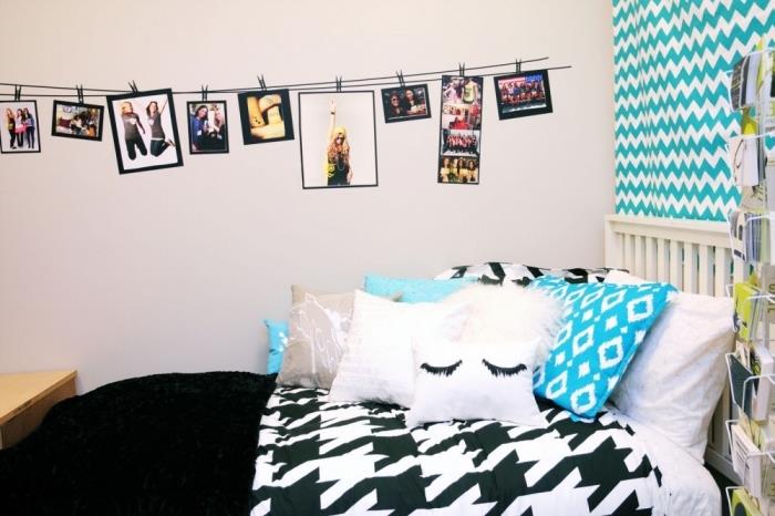 genç yatak odası dekoru için kişisel fotoğraflar içeren siyah ip, turkuaz dekoratif minderler