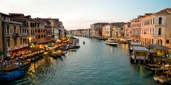 Venedik'in güzel-şehrinin-gökyüzünden-görülecek-fotoğrafı yeniden boyutlandırıldı