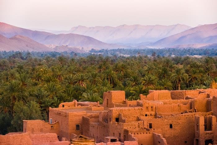 Maroko vaizdas į palmes ir griuvėsius, gražiausias pasaulio šalis, gamtos grožį foto dykumoje ir civilizaciją viename