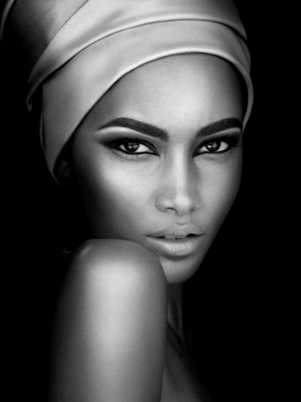 siyah-beyaz-portre-fotoğraf-güzel-kadın-dudak-gözler