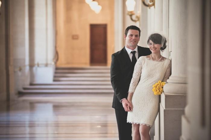 paprasta ir trumpa bohemiška-prašmatni vestuvių suknelė
