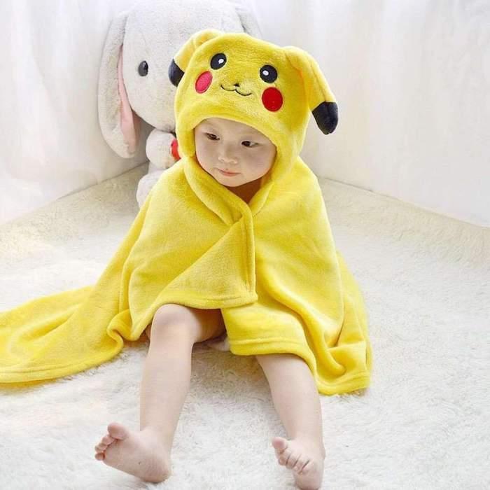 Bebeği hemen sarı Pikachu kılığına sokan banyo havlusu, erkek çocuk cadılar bayramı kostümü, minikler için havalı kostüm