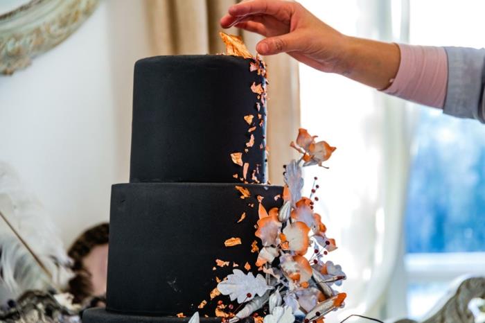 šventinis desertas, šokoladinis gimtadienio tortas, minimalistinio dizaino tortas