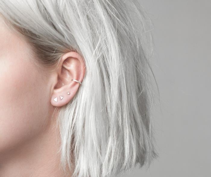 prebadanje ušes, kratka frizura, ženski piercing, srebrni uhani