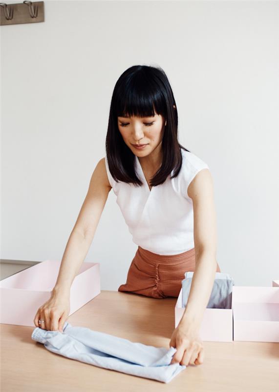 marie kondo, ki jo je za coveteurja fotografiral weston wells