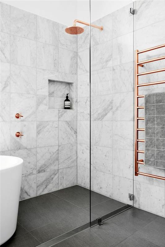 pinterest banyo, küçük banyo dekorasyonu, 4m2 banyo, siyah kaburgalı beyaz mermer kaplı duvarlar, siyah fayans