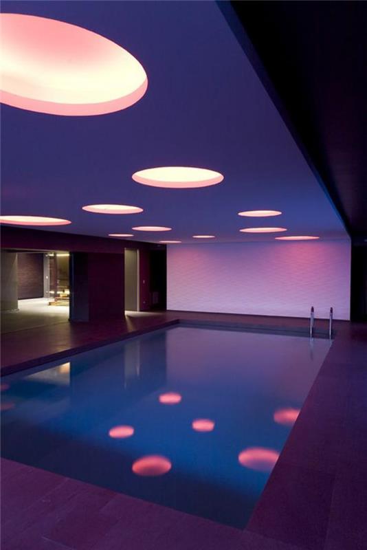 notranji bazen-fantastičen-bazen-z-lepo osvetlitvijo