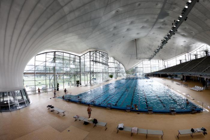 Münih'te olağanüstü-olimpiyat-yüzme-havuzu-inanılmaz-iç-mimari