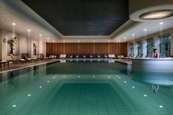 olimpik-yüzme-havuz-a-güzel-yüzme-havuz-in-bir-otel