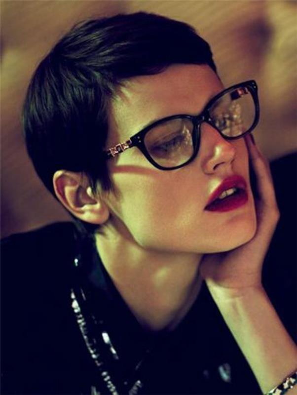 pixie-classic-kratka frizura-ženska-očala