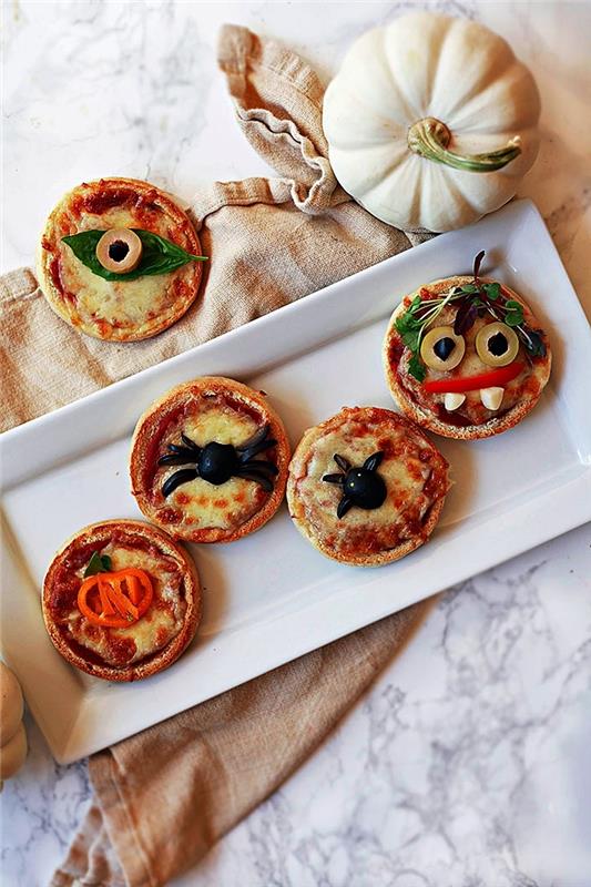 cadılar bayramı aperitifi, örümcek ve cadılar bayramı canavarı mini pizzaları için hızlı meze fikri