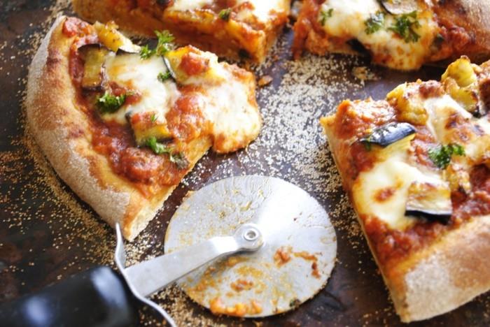 pizza-italyan-hazırlığı-kolay-lezzetli-pizza-nefis-peynir