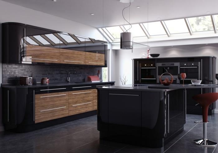 baltų lubų lango modelis, juodos plytos dizaino virtuvės purslai su matiniu juodu stalviršiu, įrengta virtuvė