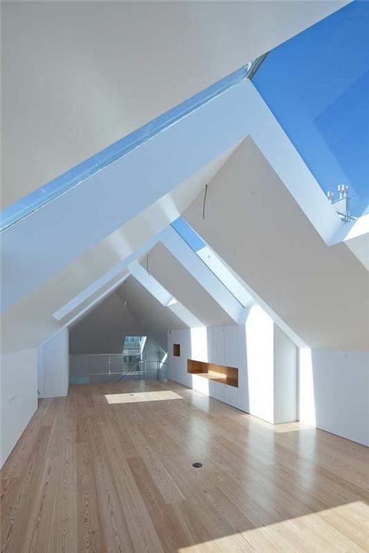 steklo-strop-lahka-parket-tla-steklo-streha-svetlo-les-tla-elegantna-dnevna soba