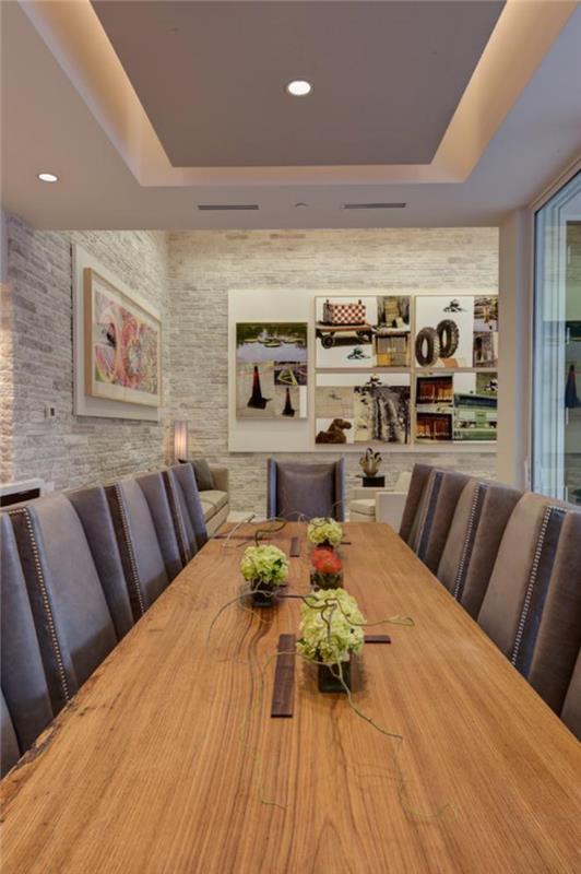 šviesios lubos-modernus pusryčių kambarys su pakabinamomis lubomis