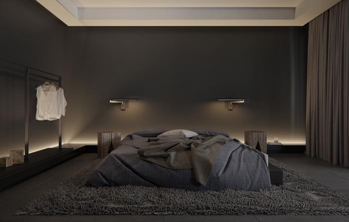 Karanlık duvarları ve yumuşak aydınlatmalı beyaz asma tavanı olan bir yetişkin yatak odasında sakin bir atmosfer