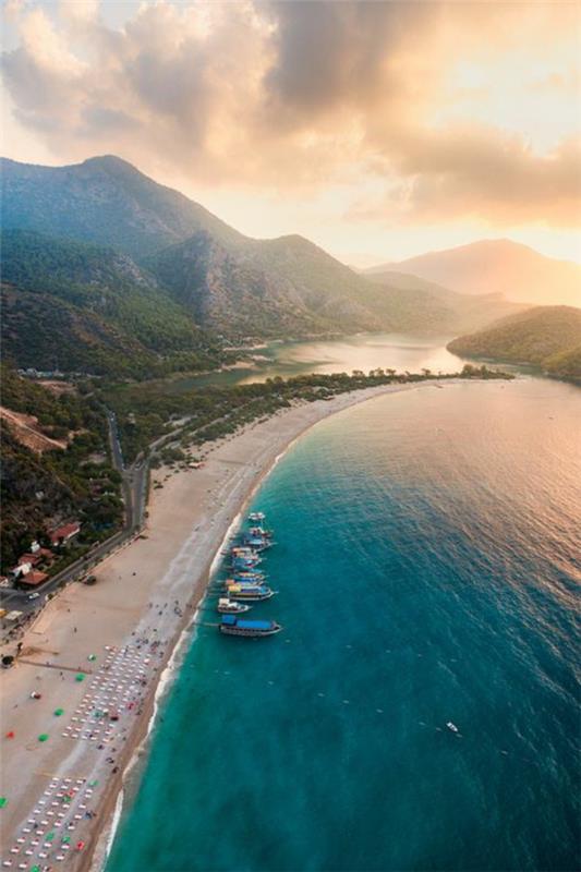 plaža-veličasten-ocean-ogromno-lep razgled