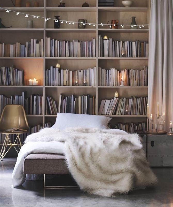 betoninio efekto grindys, lova padengta originalia avikailio antklode, pilka lova, originali knygų spinta, perkrauta knygomis