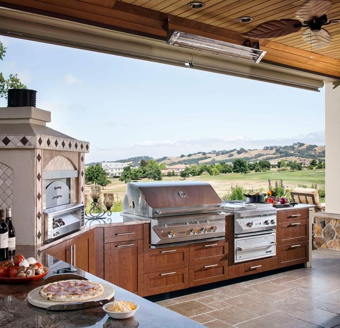sivi marmorni pulti popolna zunanja kuhinja stropni ventilator dekoracija kuhinjski pogled pohištvo les