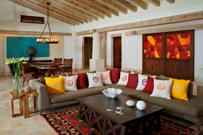 zamisel, kako urediti toplo dnevno sobo, odprto v jedilnico z belimi in lesenimi stenami z velikim kotnim kavčem