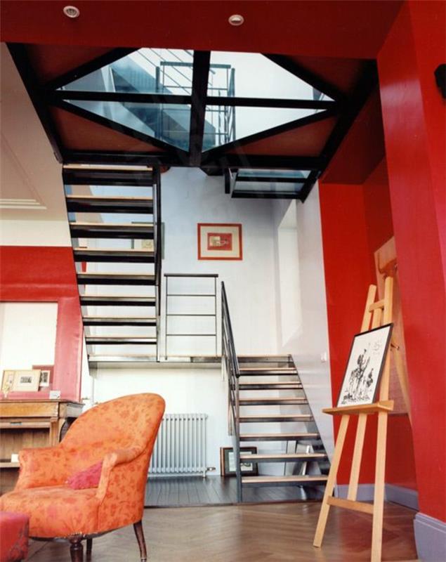 stiklo grindys-modernus-koridorius-grindys-dirbtuvės-didžiulis-raudonas-interjeras