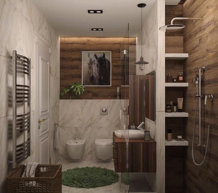 bela in lesena ideja okrasitve kopalnice z marmornimi ploščicami in navpičnim skladiščenjem, skritim okoli tuša