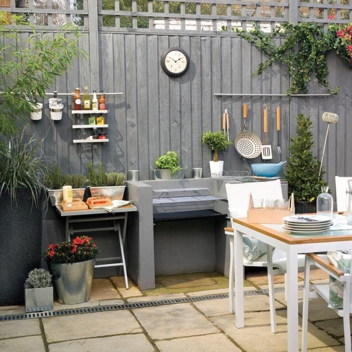 idėja, kaip išdėstyti virtuvės reikmenis ant sienų, ribotos erdvės organizavimas sode su virimo kampu