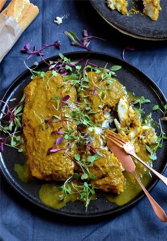 yeşil biberli harissa soslu balığa dayalı bir Afrika spesiyalitesi fikri, balıklı akşam yemeği tarifi